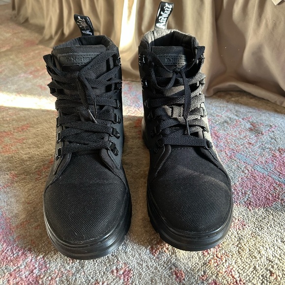 • Dr. Martens Women’s Boot • - Picture 1 of 6